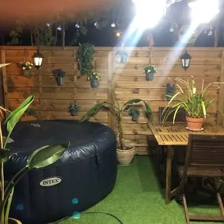 Dépendance De 30m² Dans Maison Avec Entrée Privée *