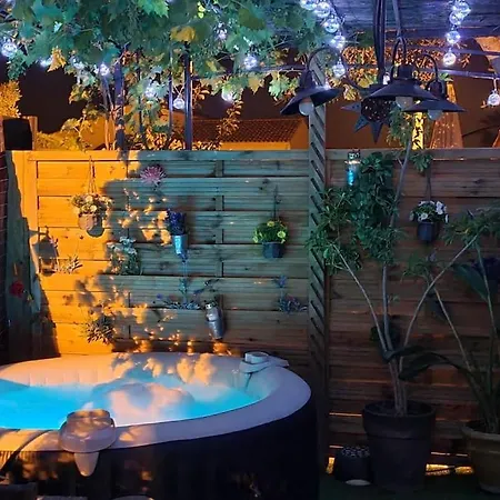 Dépendance De 30m² Dans Maison Avec Entrée Privée